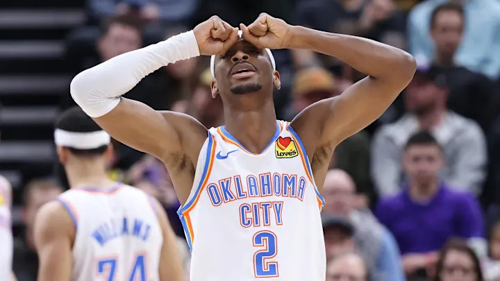 大包大揽！亚历山大斩获了年度最佳NBA球员和年度最佳男运动员两项大奖