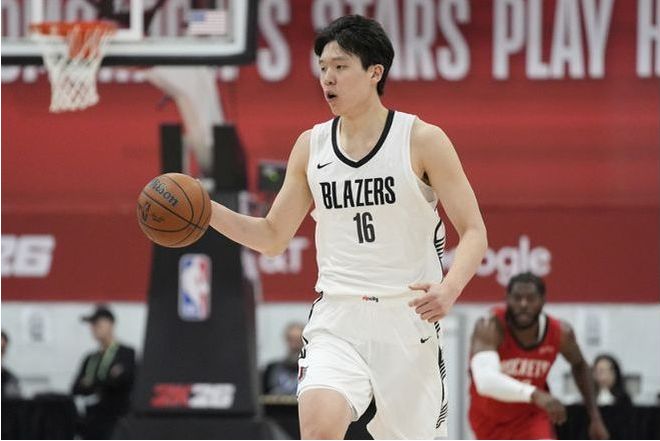 杨瀚森夏联两数据称霸前16顺位 每36分钟5.5助攻3.3盖帽高效