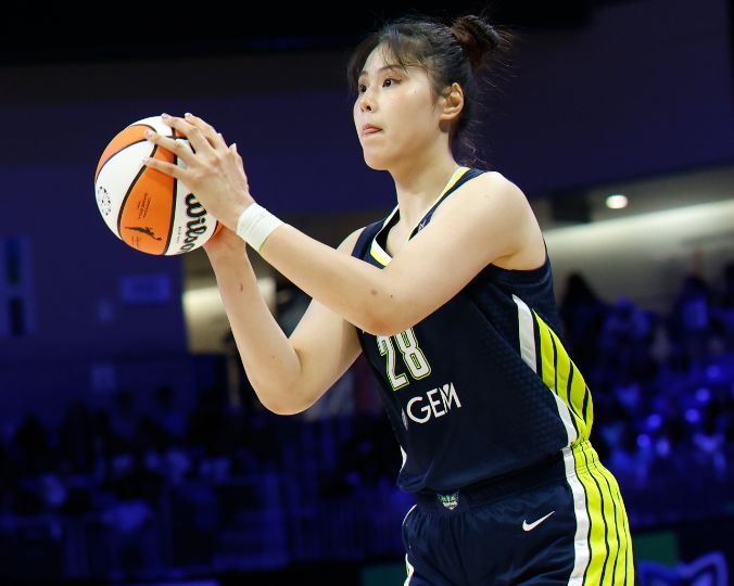 WNBA战报：李月汝8中1加盟最差准星仅4+8 飞翼输卫冕冠军近11战9败