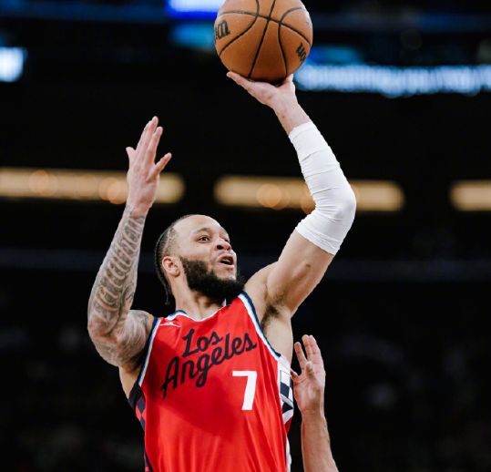 NBA签约汇总：科菲1年签约雄鹿 海兰德预计签森林狼 勇士冠军旧将去意甲
