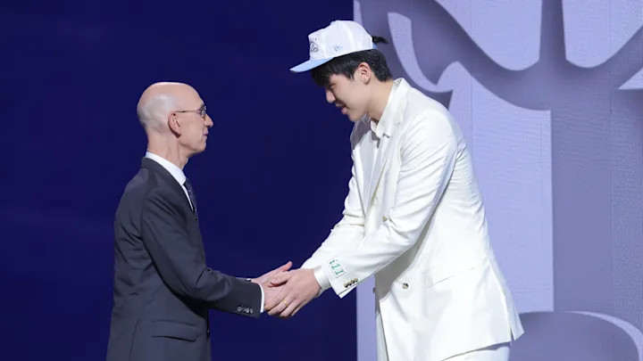 杨瀚森工作室：杨瀚森8月辗转美国多站进行集训，后续将参与开拓者季前训练营