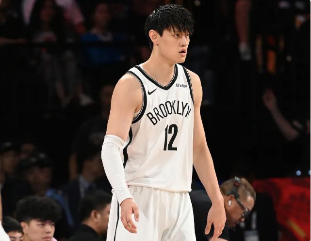 难比杨瀚森！媒体人：曾凡博若拿双向队内会不服 冲NBA应循序渐进