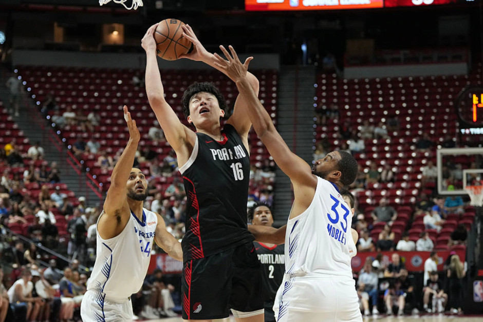 杨瀚森在开拓者vs国王第三节比赛独得14分！刷新了个人NBA的单场得分新高
