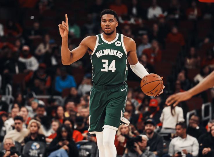 NBA季前赛战报：字母哥复出两双雄鹿险胜公牛 火爆冲突4人吃T特里被驱逐
