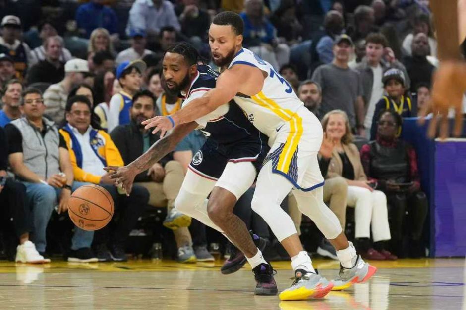 勇士5战4胜西部第3:再现勇三疯最多领先24分 限制哈登下半场0分 勇士5战4胜西部第3:再现勇三疯最多领先24分 限制哈登下半场0分