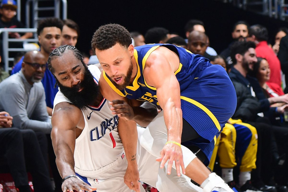 新赛季NBA常规赛揭幕战阵容年龄榜:快船平均年龄30岁最年长 勇士紧随其后 新赛季NBA常规赛揭幕战阵容年龄榜:快船平均年龄30岁最年长 勇士紧随其后