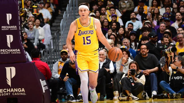 里夫斯在背靠背的比赛中共计砍下92分,成为NBA非选秀球员背靠背得分纪录 里夫斯在背靠背的比赛中共计砍下92分,成为NBA非选秀球员背靠背得分纪录