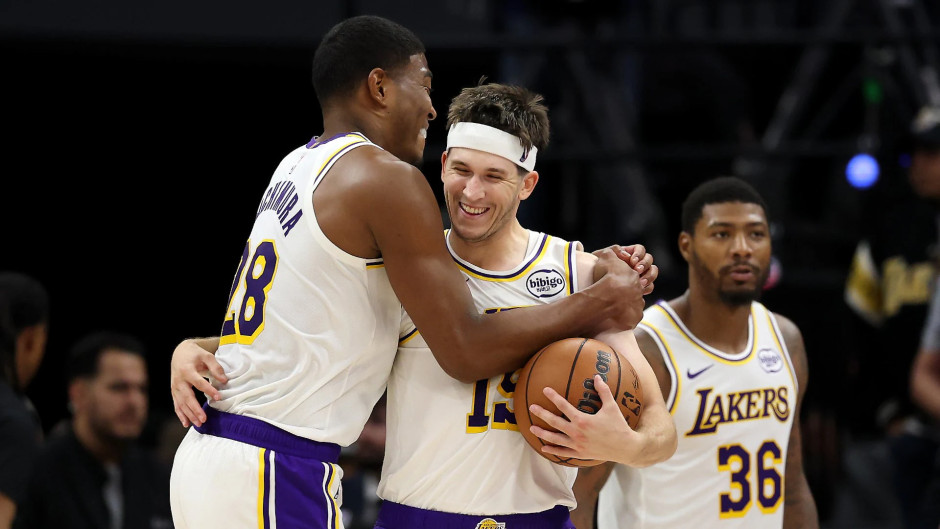 湖人绝杀！里夫斯抛投压哨绝杀森林狼 全场16助攻创下生涯新高