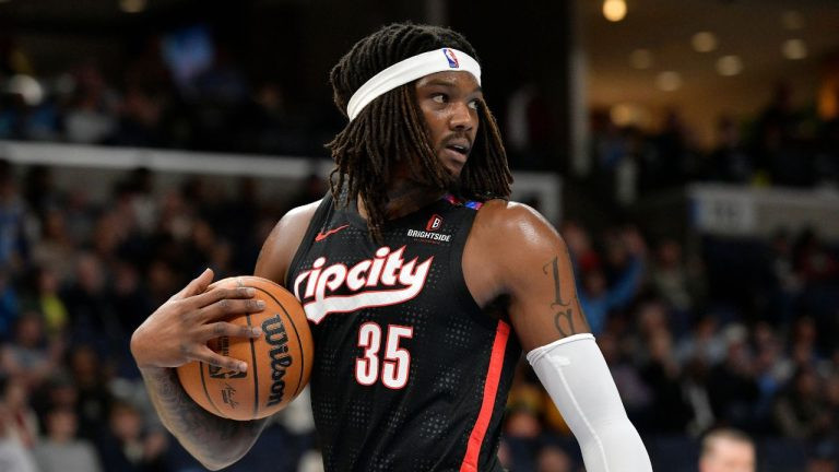 美记:罗威已基本具备复出所需的条件,大概率明天会在主场完成本赛季的首次亮相 美记:罗威已基本具备复出所需的条件,大概率明天会在主场完成本赛季的首次亮相