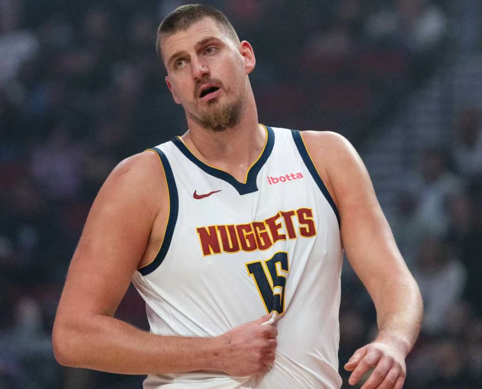 裁判两次争议吹罚!约基奇21+14+9丢绝平 连续四场三双纪录中断 裁判两次争议吹罚!约基奇21+14+9丢绝平 连续四场三双纪录中断