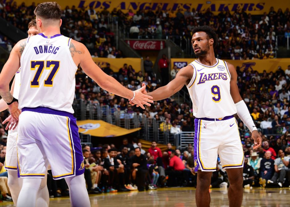 决胜2+1后两罚锁胜局!东契奇29+三双取三连胜 三分11中1瑕不掩瑜 决胜2+1后两罚锁胜局!东契奇29+三双取三连胜 三分11中1瑕不掩瑜