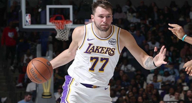 东契奇轻松砍下29+11+10率湖人轻取热火拿下3连胜！本赛季场均41.3分领跑联盟