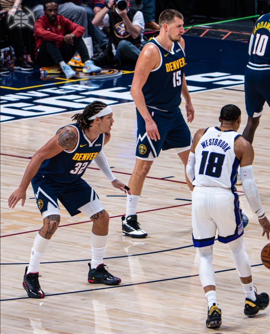 国王首次20+10与525次两双!威少打PF也强势 掘金球迷为他呐喊 国王首次20+10与525次两双!威少打PF也强势 掘金球迷为他呐喊