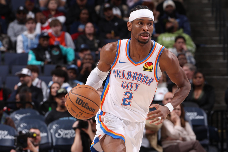 亚历山大成为历史上首位连续3场比赛登场不足30分钟每场都砍下30+得分的球员