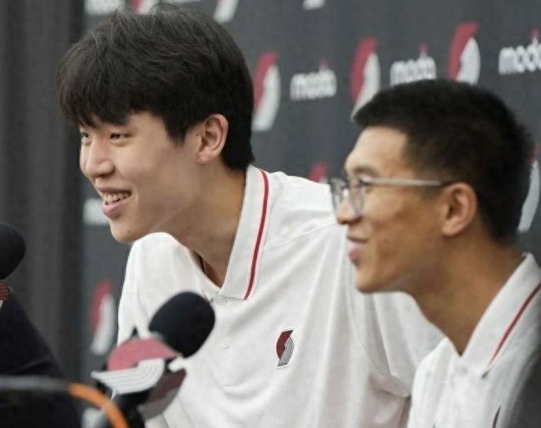 记者正式道歉:杨瀚森翻译进开拓者教练组系误传 已向当事人道歉 记者正式道歉:杨瀚森翻译进开拓者教练组系误传 已向当事人道歉