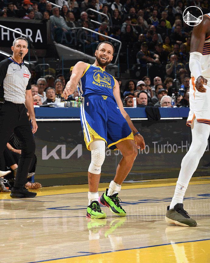 勇士最多领先25分止连败：库里穆迪合砍52+10三分 全队19三分制胜