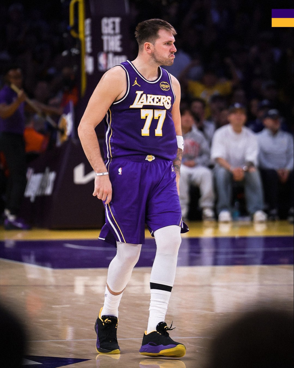 NBA常规赛录像回放完整版-马刺vs湖人全场回放(11.6)东契奇狂砍35+9+13+5+2创队史纪录 NBA常规赛录像回放完整版-马刺vs湖人全场回放(11.6)东契奇狂砍35+9+13+5+2创队史纪录