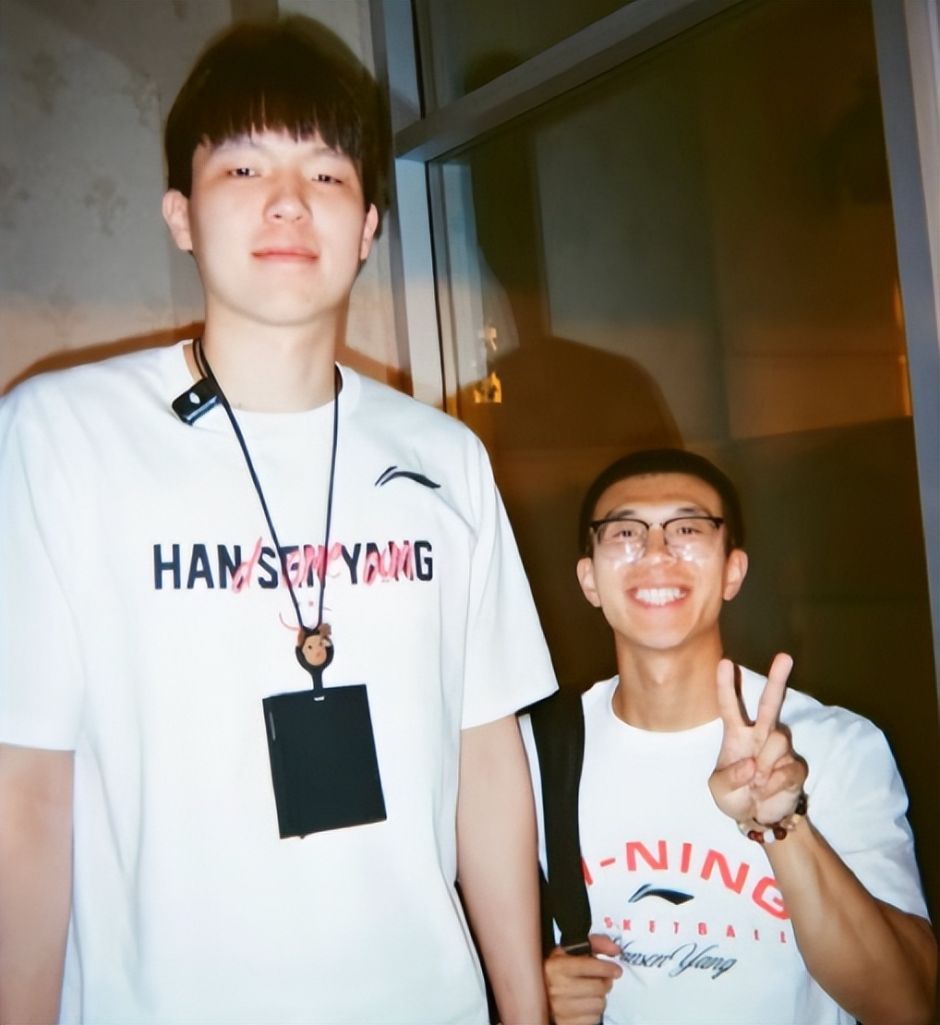 掀翻联盟第一更扎心杨瀚森!小杨连续三场枯坐板凳 里斯三分5中4队记力挺 掀翻联盟第一更扎心杨瀚森!小杨连续三场枯坐板凳 里斯三分5中4队记力挺