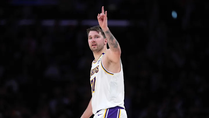 东契奇首节比赛得到12分5板2帽!首节送出两次盖帽个人自2022年来首次 东契奇首节比赛得到12分5板2帽!首节送出两次盖帽个人自2022年来首次