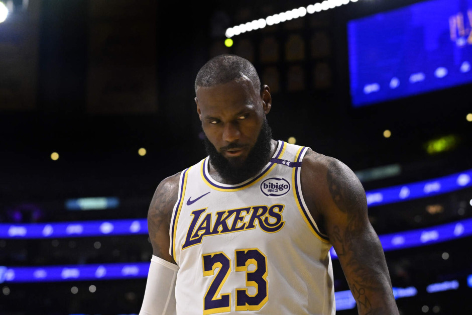 美记:詹姆斯从未考虑过申请交易离开湖人,他相信湖人本赛季具备夺冠实力 美记:詹姆斯从未考虑过申请交易离开湖人,他相信湖人本赛季具备夺冠实力