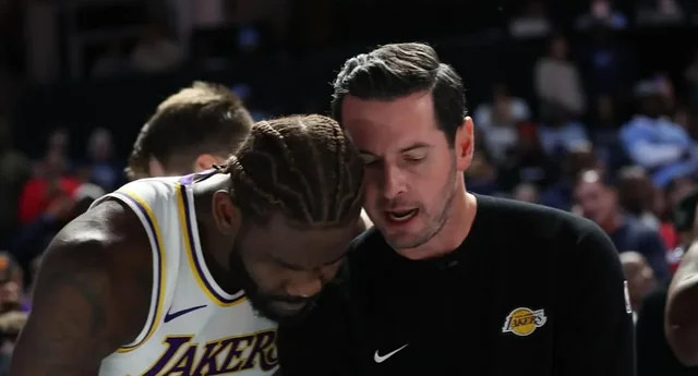 湖人主帅:球队已经连续几晚都是凌晨才抵达客场,感觉就像被公交车撞了一样 湖人主帅:球队已经连续几晚都是凌晨才抵达客场,感觉就像被公交车撞了一样