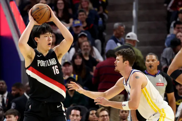 美记:让杨瀚森跟罗威、克林根学习,比直接让他在比赛中边打边学更为合适 美记:让杨瀚森跟罗威、克林根学习,比直接让他在比赛中边打边学更为合适