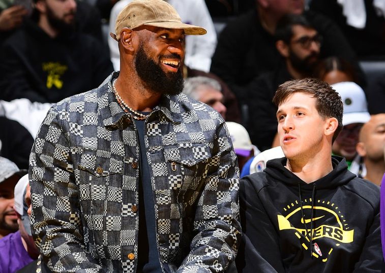 里夫斯连续3场缺阵!主帅确认老詹可能前往发展联盟:5连胜关键在心态 里夫斯连续3场缺阵!主帅确认老詹可能前往发展联盟:5连胜关键在心态