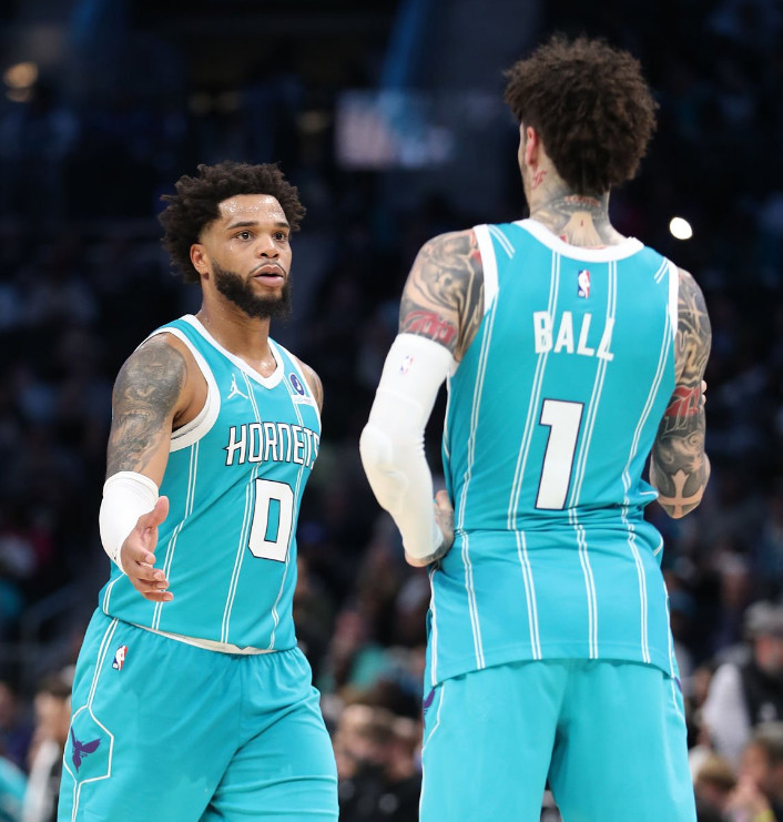 NBA常规赛-湖人vs黄蜂首发名单预测(11月11日)里夫斯能否迎来复出? NBA常规赛-湖人vs黄蜂首发名单预测(11月11日)里夫斯能否迎来复出?