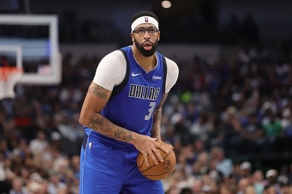 NBA常规赛独行侠vs雄鹿 独行侠伤病报告出炉！戴维斯出战成疑 克莱回归