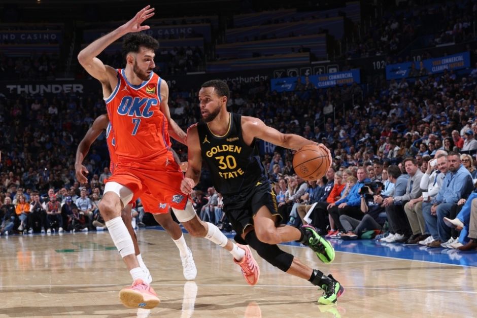 NBA常规赛战报：勇士惨负雷霆 库里复出13中4生涯首次恶犯 亚历山大28+11切特9中9