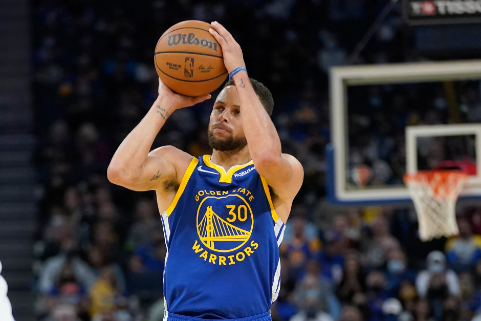 因生病缺席三场比赛！勇士主帅：库里本场比赛将不受出场时间限制