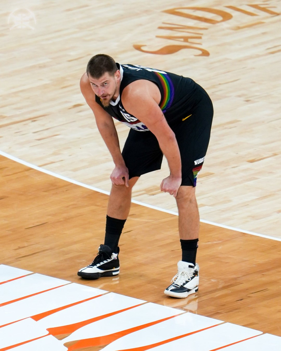 NBA常规赛录像回放完整版-掘金vs快船全场回放（11.13）约基奇疯狂轰下55分