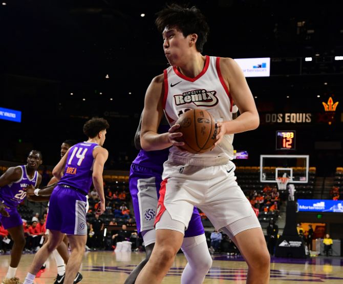 G联赛战报:杨瀚森首发30分钟首秀8+13+4 混音22分逆转获3连胜 G联赛战报:杨瀚森首发30分钟首秀8+13+4 混音22分逆转获3连胜