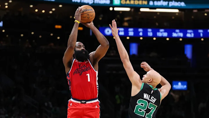 哈登连续两场至少拿下35分5板5助,NBA历史上第四位在36岁后达成这一成就的球员 哈登连续两场至少拿下35分5板5助,NBA历史上第四位在36岁后达成这一成就的球员