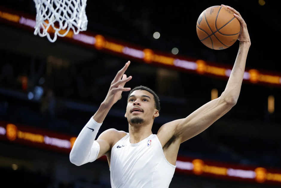 Shams:马刺球星文班亚马遭遇左小腿拉伤,预计将缺席2-4周的比赛 Shams:马刺球星文班亚马遭遇左小腿拉伤,预计将缺席2-4周的比赛