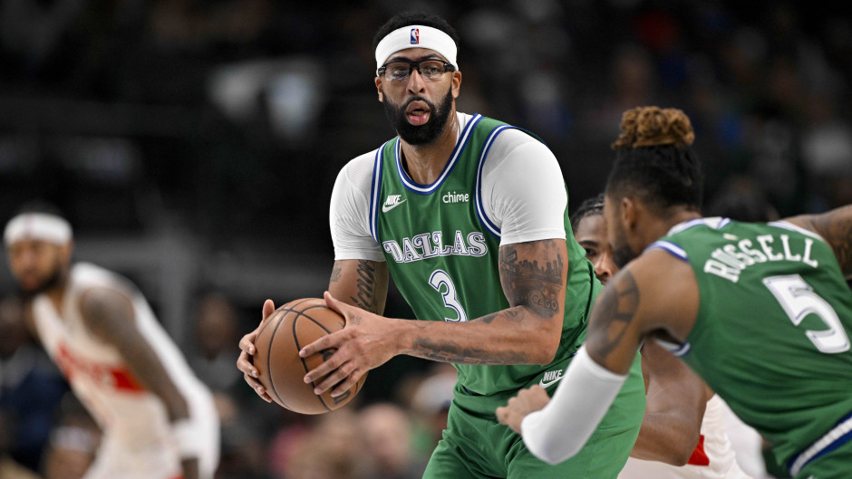 美媒：克莱与戴维斯清楚自己大概率会被独行侠纳入交易计划