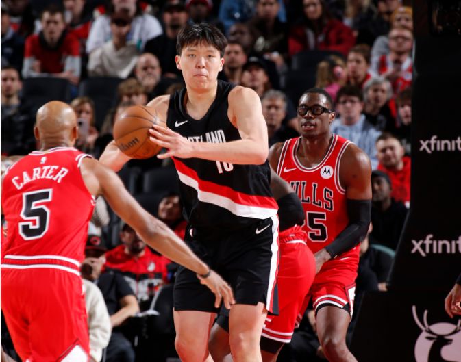 杨瀚森NBA生涯达到20分:4中1仅2+2+1末节被弃用 距周琦仅差4分 杨瀚森NBA生涯达到20分:4中1仅2+2+1末节被弃用 距周琦仅差4分