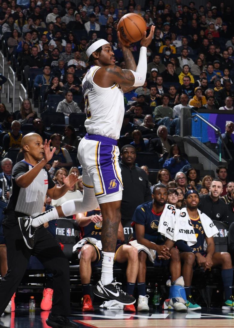 _湖人换詹姆斯筹码_詹姆斯湖人重返骑士第一场比赛