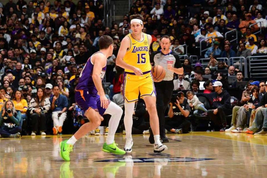 詹姆斯湖人揭幕战__詹姆斯买断湖人