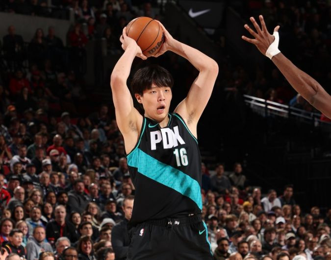 NBA高清直播在线直播：常规赛开拓者vs灰熊（12月8日）杨瀚森能否登场？