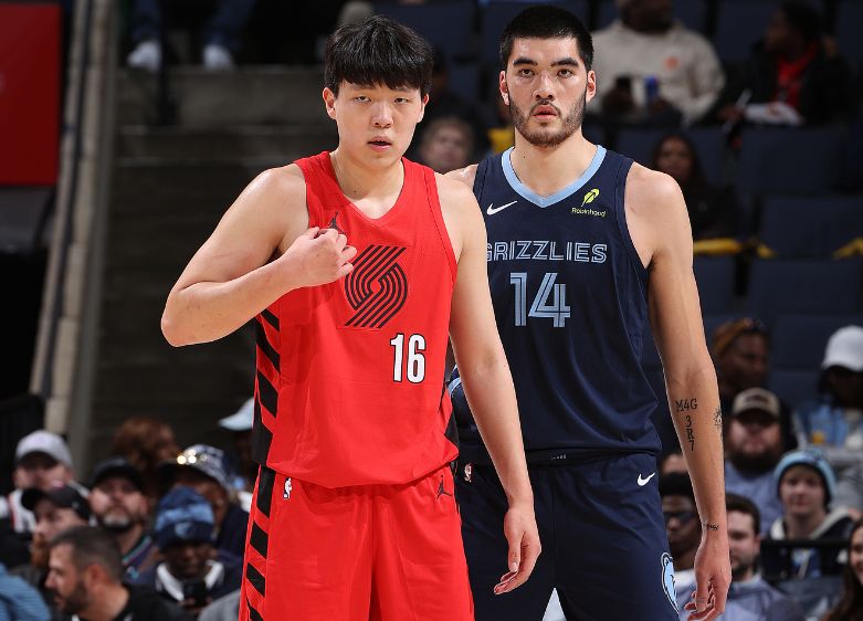 杨瀚森首次首发4+5+2+5犯秀暴扣 开拓者惨负7人上双灰熊