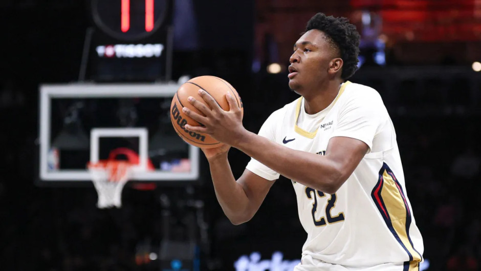 全场狂砍33分10板10助！奎因成为NBA历史上第三位在21岁之前就斩获三双的新秀内线