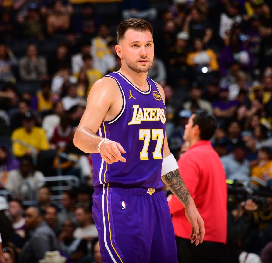 湖人首次无缘杯赛4强！辜负斯玛特8记三分 东契奇38+5防守一塌糊涂