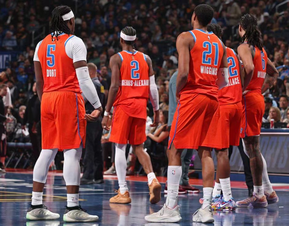 27分钟28+8早早打卡!亚历山大场下观赛脸都笑烂了 雷霆24胜1负 27分钟28+8早早打卡!亚历山大场下观赛脸都笑烂了 雷霆24胜1负