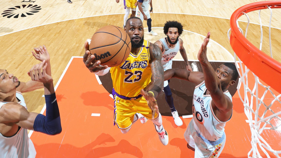 NBA杯四分之一决赛湖人vs马刺半场战报 马刺多点开花半场领先湖人12分 NBA杯四分之一决赛湖人vs马刺半场战报 马刺多点开花半场领先湖人12分