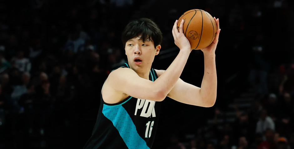 美记:杨瀚森还没到每场获得9到10分钟的出场时间的水准,如果明年能进常规轮换就很不错 美记:杨瀚森还没到每场获得9到10分钟的出场时间的水准,如果明年能进常规轮换就很不错