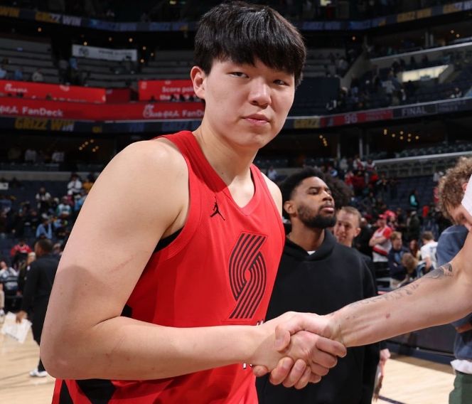 众队记热议杨瀚森:开拓者开始后悔选他错过奎因科沃德 应调整球队策略 众队记热议杨瀚森:开拓者开始后悔选他错过奎因科沃德 应调整球队策略