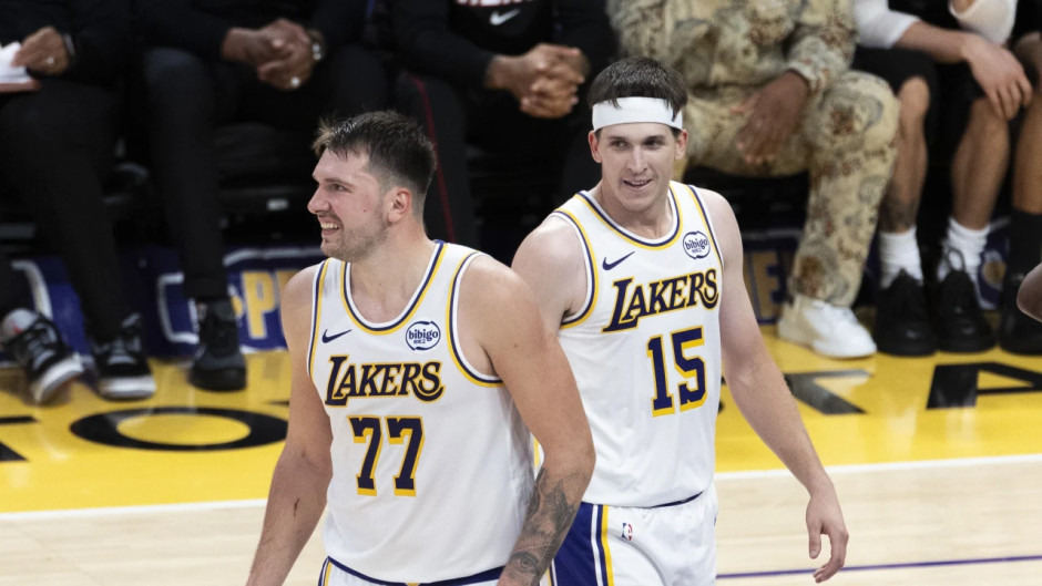 美记:湖人将围绕东契奇和里夫斯构建阵容,不会动用核心资产去交易30岁以上的球员 美记:湖人将围绕东契奇和里夫斯构建阵容,不会动用核心资产去交易30岁以上的球员