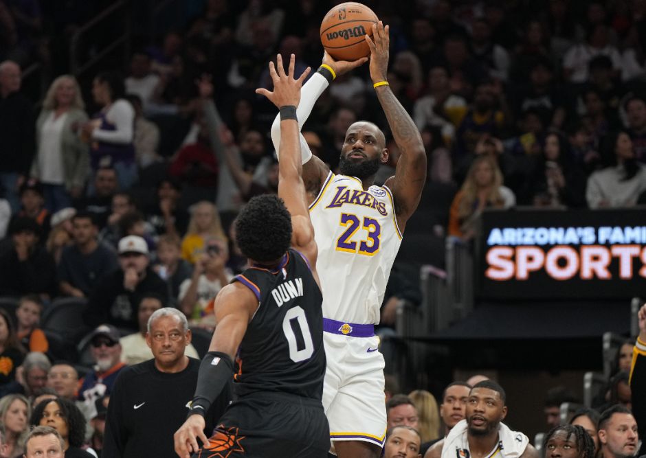 关键三罚两中+决胜封盖!詹姆斯26+4湖人涉险复仇太阳 东契奇29+6 关键三罚两中+决胜封盖!詹姆斯26+4湖人涉险复仇太阳 东契奇29+6