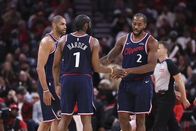 快船不敌灰熊遭遇四连败!赛季战绩来到6胜20负排名跌至西部倒数第二 快船不敌灰熊遭遇四连败!赛季战绩来到6胜20负排名跌至西部倒数第二